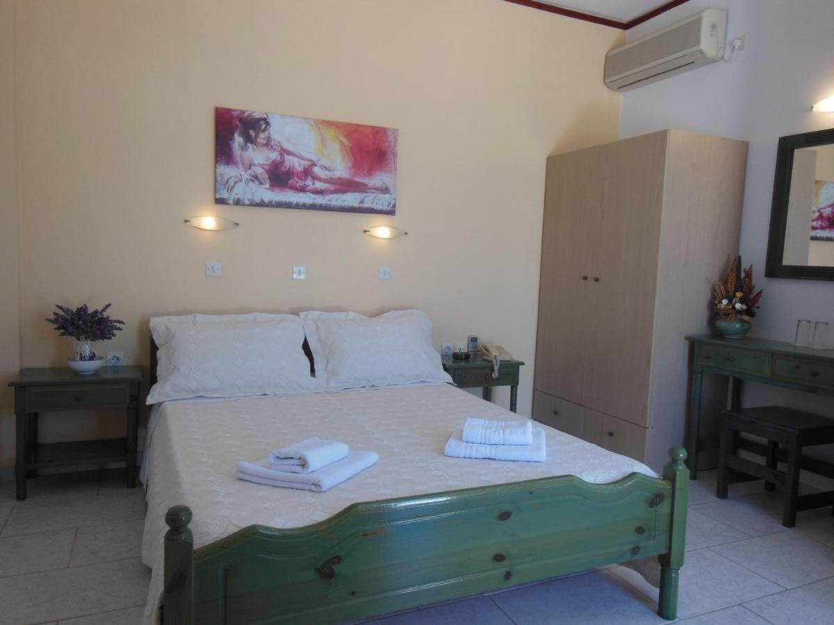 Poseidon Hotel Chora  Bilik gambar